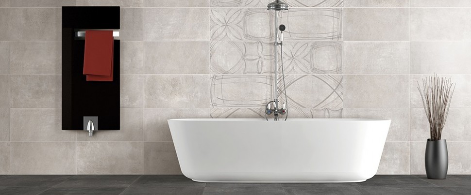 Badewanne mit Fliesenwand und -boden Badewanne mit Fliesenwand und -boden